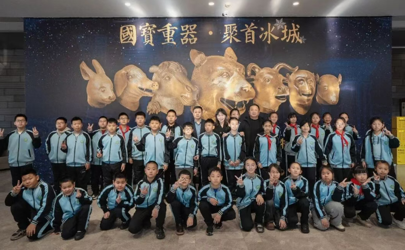 鸿运国际公益联合保利文化传播共启三精蓝瓶&ldquo;幸福1+1&rdquo;儿童守护计划